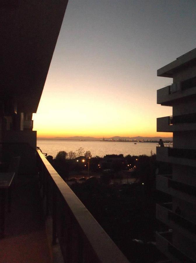 Promenade Apartment With Sea View Salonicco Esterno foto